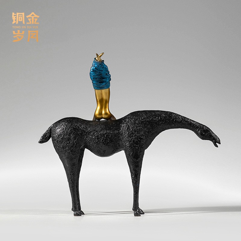铜艺坊马背上的夫人创意人体艺术黄铜摆件抽象人物金属工艺品摆件