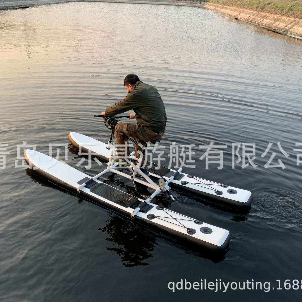 双人新款水上自行车水上游乐园娱乐车拉丝材料充气脚踏船公园娱乐