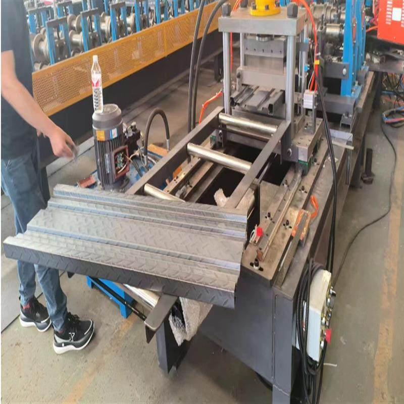 大型冷弯成型机械自动化汽车导轨机厢板三轮车邦板的滚压成型设备,金属材料及制品,金属加工件/五金加工件,淘宝优惠券,粉丝福利购,淘宝优惠卷