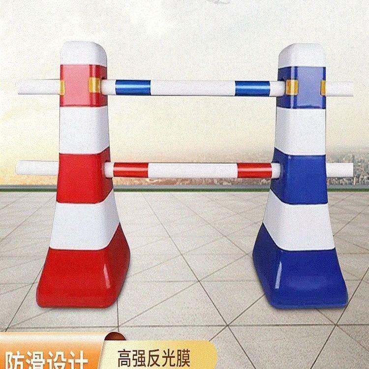 新料蓝白红白塑料隔离墩灌沙道路围挡护栏路障水马警示柱防撞桶