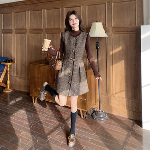 美拉德穿搭复古咖色背心连衣裙女早春超火好看高级感短裙两件套装