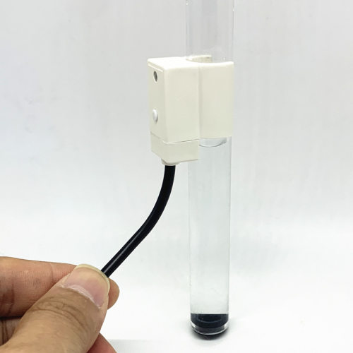 管道液位传感器φ16管道液位限位感应器塑料管卡管电容式水位开关