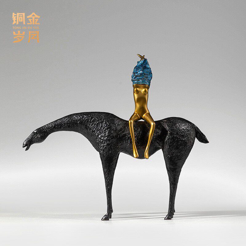 铜艺坊马背上的夫人创意人体艺术黄铜摆件抽象人物金属工艺品摆件
