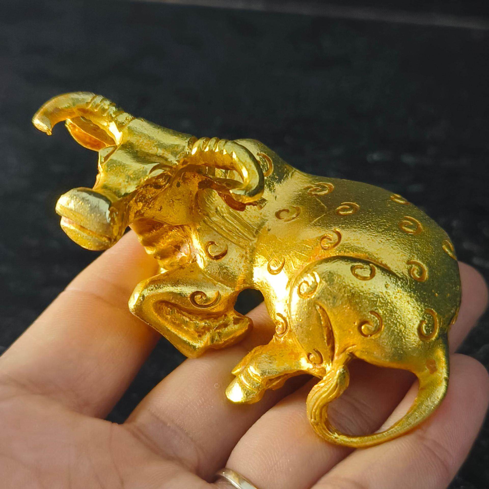复古纯铜鎏金仿金牛 黄铜工艺品 文创市集民间旧藏古玩老物件摆件