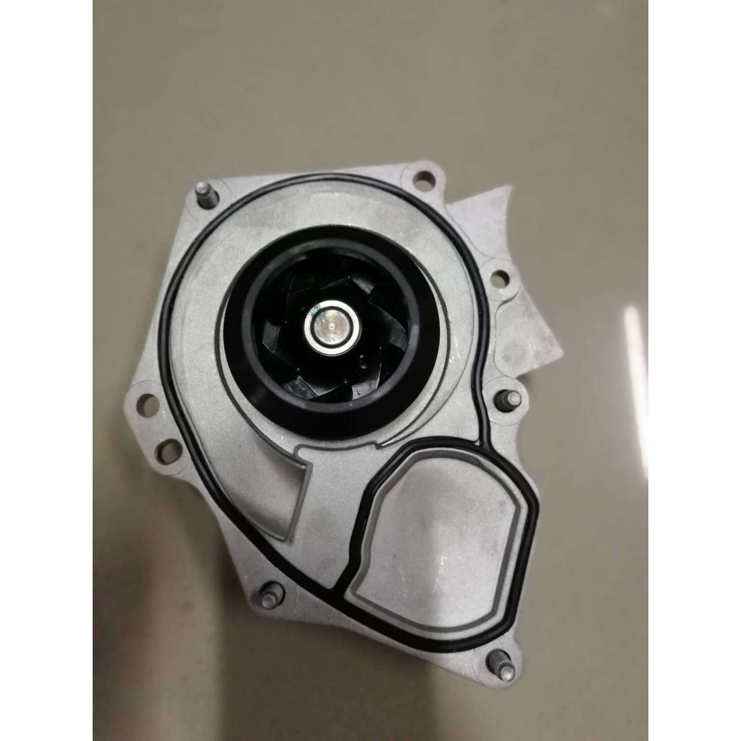 途观新帕萨特明锐速腾迈腾CC A4L水泵头总成 06K121009J