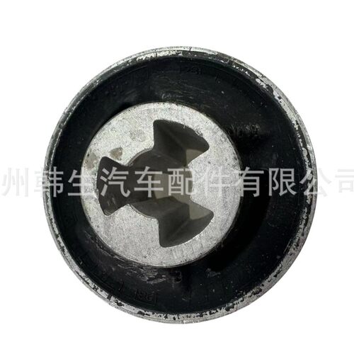 适用特斯拉配件MODEL3/Y前悬挂下摆臂弯臂胶套弯臂衬套 1044358