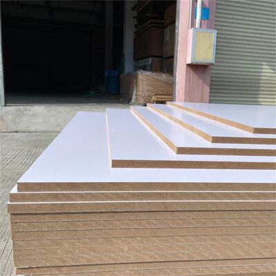 白色贴面免漆板密度板中纤板芯单双面贴光滑三聚氰胺衣橱书柜板材