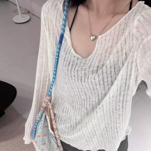 小V领罩衫女春装新款微透视性感辣妹长袖T恤夏季外穿冰丝防晒上衣