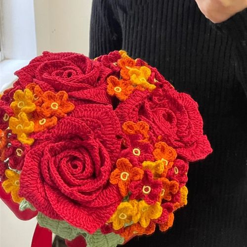 泰国玫瑰手捧花diy材料包毛线手工钩针编织成品花送女友节日礼物