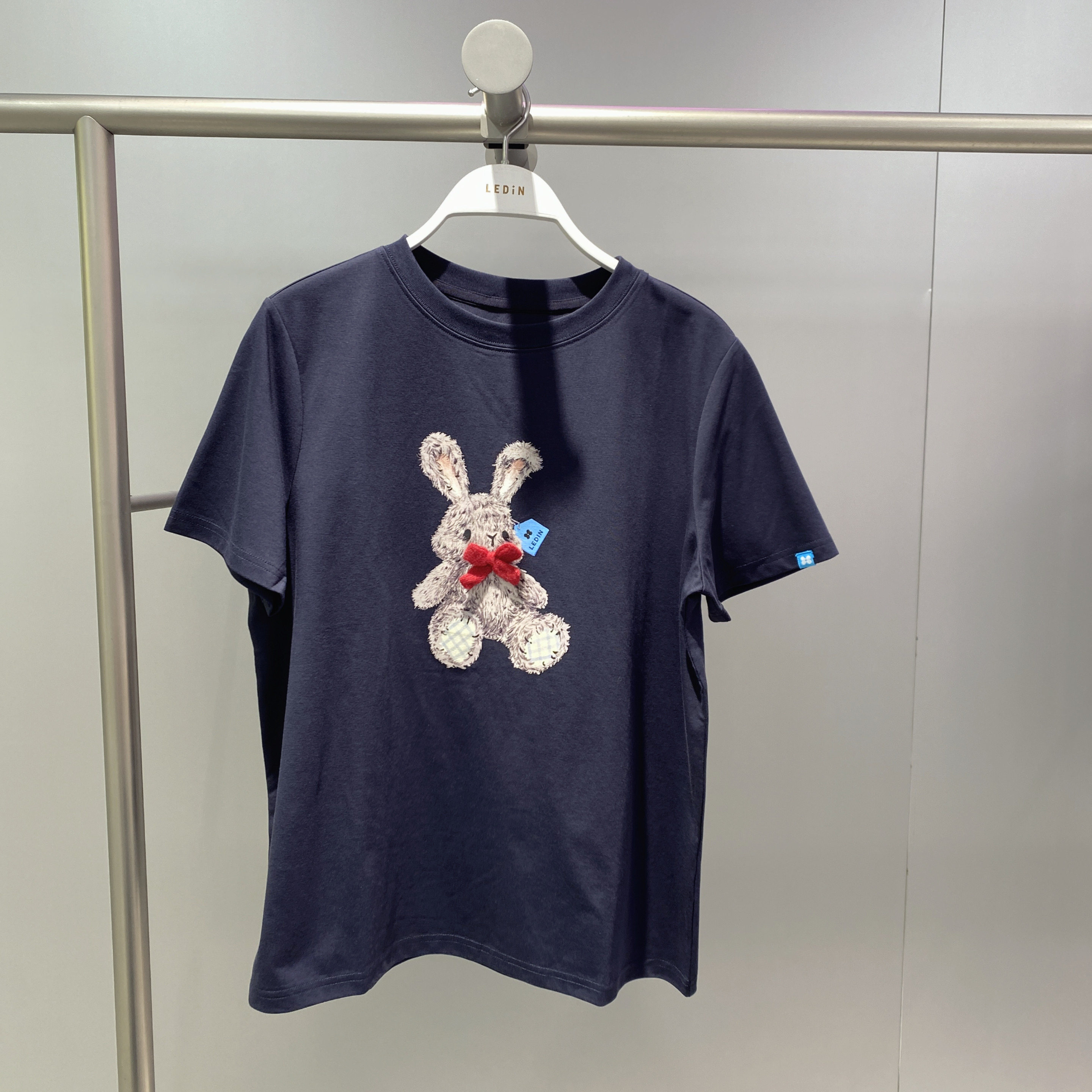 Ledin 2026 เสื้อยืดลายพิมพ์กระต่าย แนวลำลองแท้ สำหรับฤดูใบไม้ร่วง C1Cng3422/C1Cng342259
