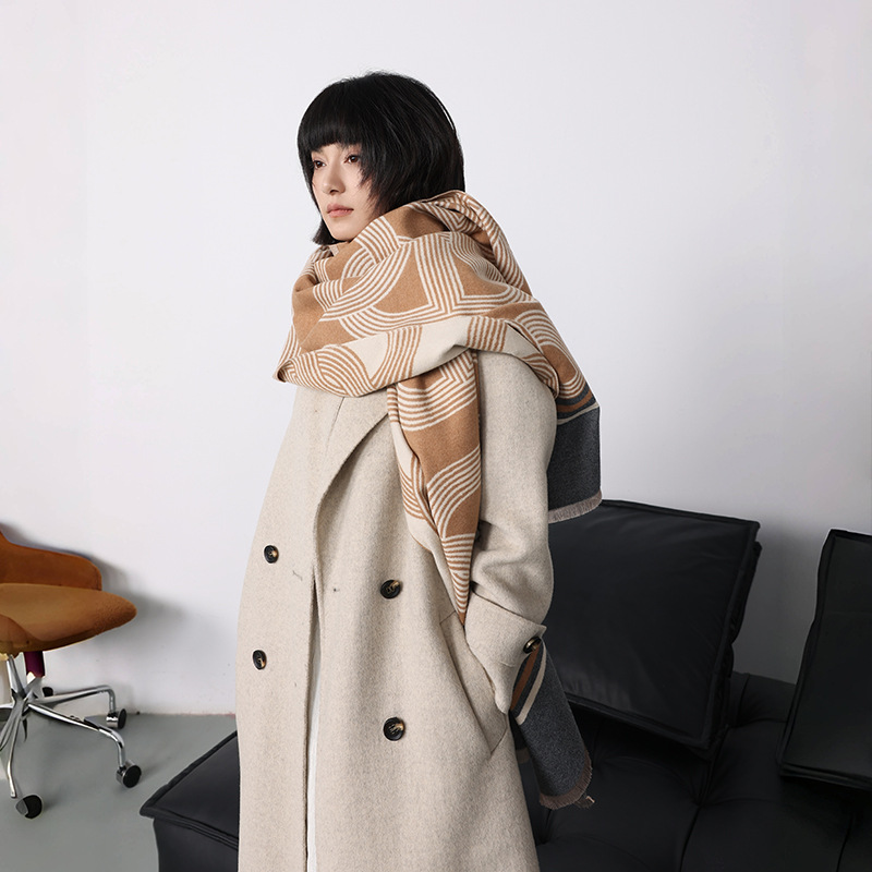 欧美风秋冬季新款几何披肩气质仿羊绒围巾女双面印花保暖外搭围脖