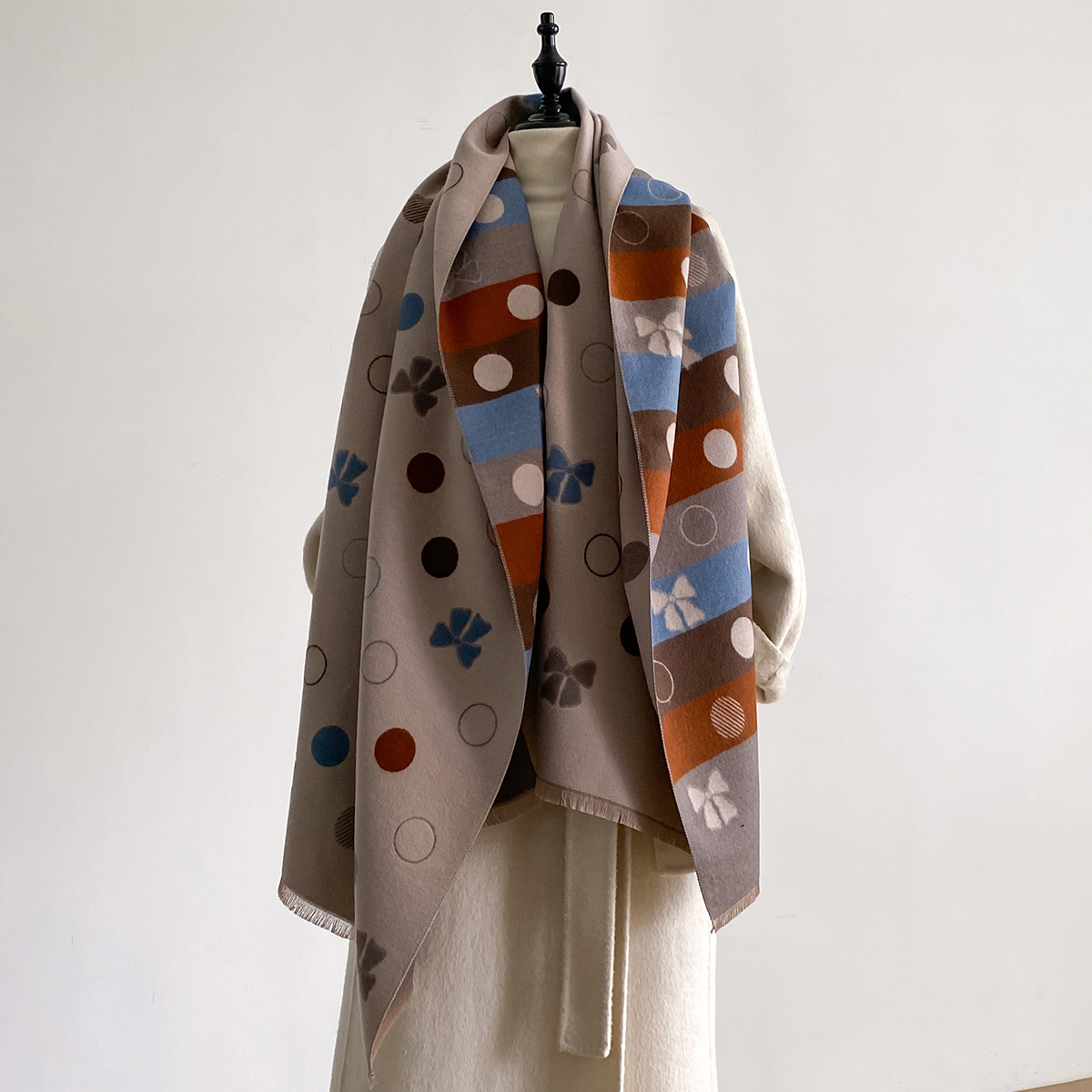 韩版秋冬季围巾仿羊绒双面蝴蝶结披肩两用加厚保暖百搭披风女波点