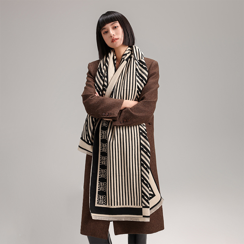 韩版2024新款仿羊绒围巾线条简约高级感撞色秋冬季双面冬季时尚女
