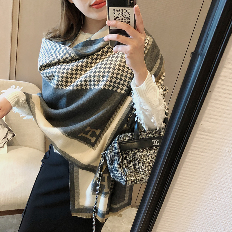 2020秋冬季格子仿羊绒围巾欧美风女士披肩保暖长款空调围脖特加长