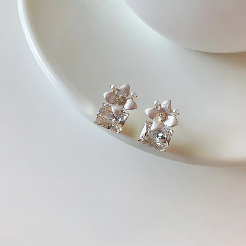 珐琅花朵小方糖耳钉小众设计冷淡风耳环轻奢高级感独特漂亮耳饰女