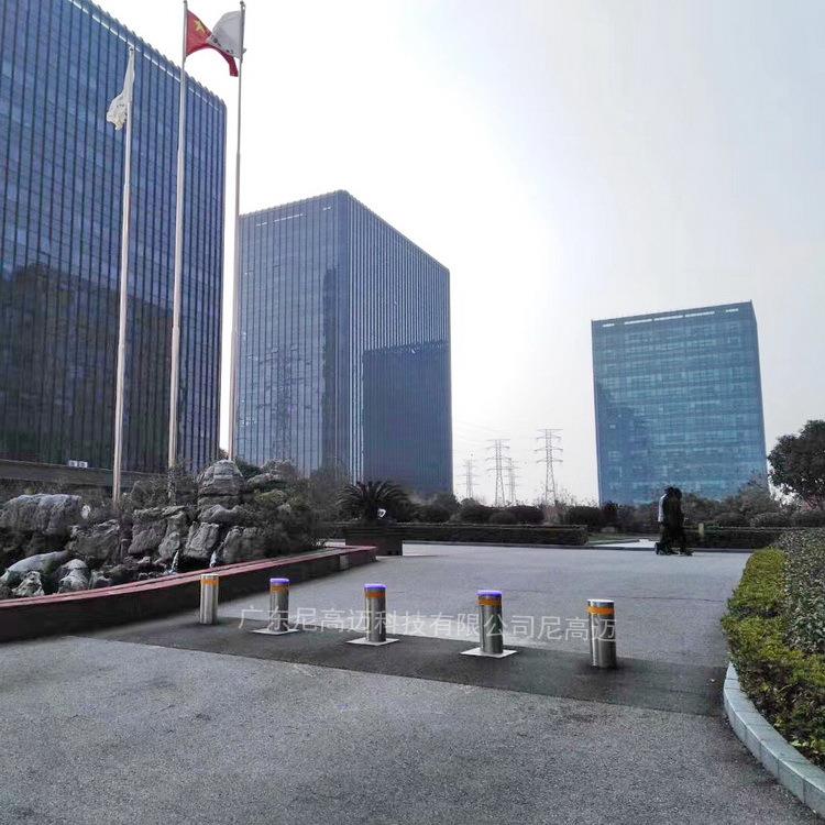 上海虹桥机场全自动液压升降柱遥控车牌识别智能伸缩止车桩路障柱