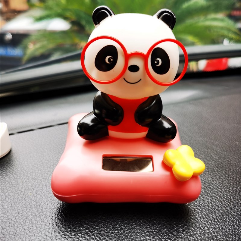 太阳光能摇摆眼镜熊猫可爱摇头车C内装饰品网红摆件创意仪表台摆