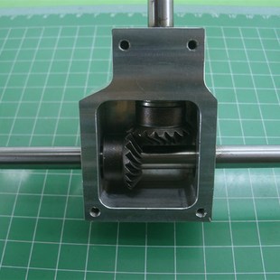 90度换向转角器螺旋伞齿轮箱小型减速比1:1双输出轴8MM减速机总成