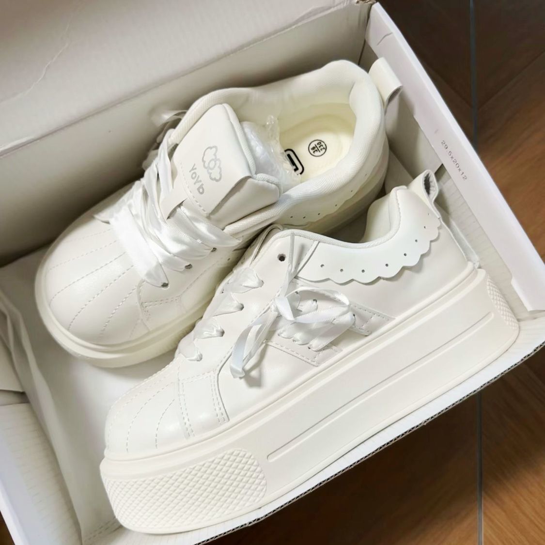 厚底蝴蝶结百搭小白鞋女休闲板鞋