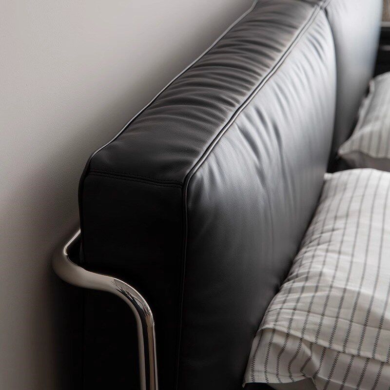 中古包豪斯黑色简约主卧设计师款不锈钢1.8m单床双人床软包真皮床