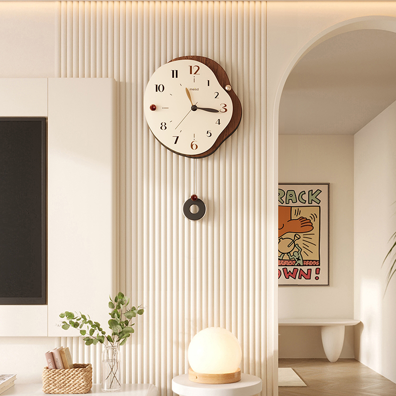 挂钟客厅2024新m款家用现代简约时钟挂墙表网红奶油创意钟表免打