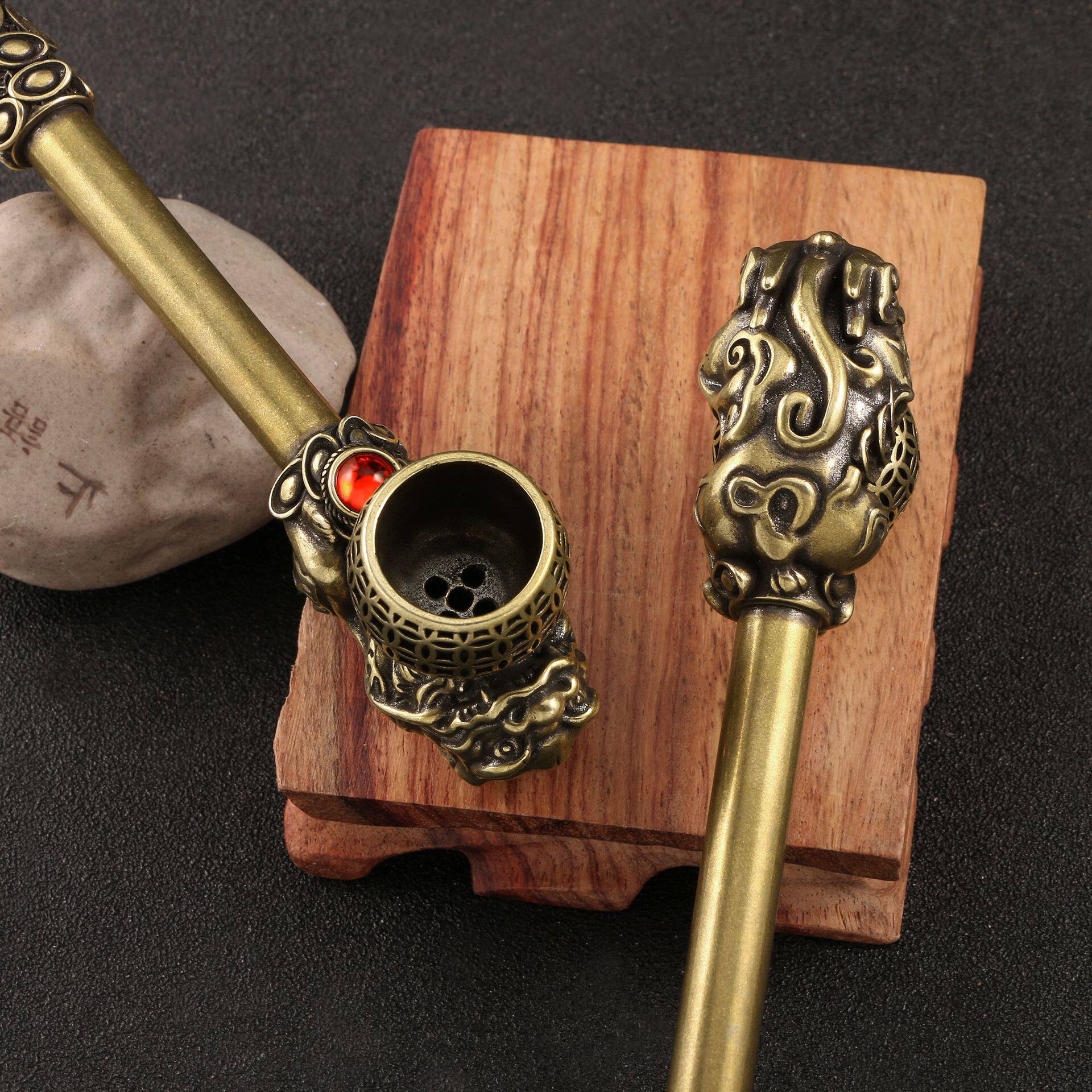 做旧仿古玩红宝石貔貅聚财黄铜烟杆烟枪古铜制烟具金属工艺品收藏