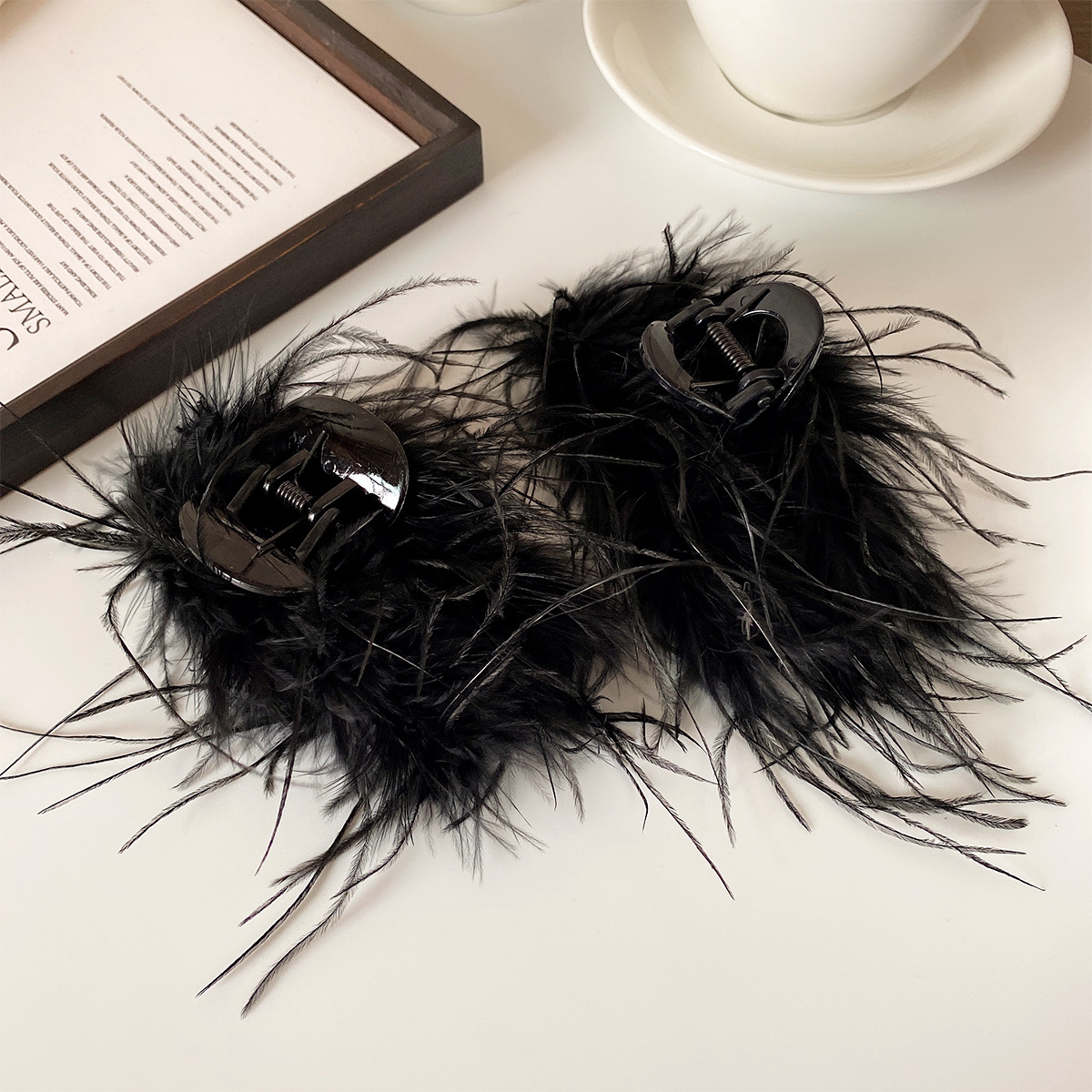 超仙纯欲风黑色羽毛抓夹感鲨鱼夹鸵鸟毛发夹女后脑勺盘发头饰