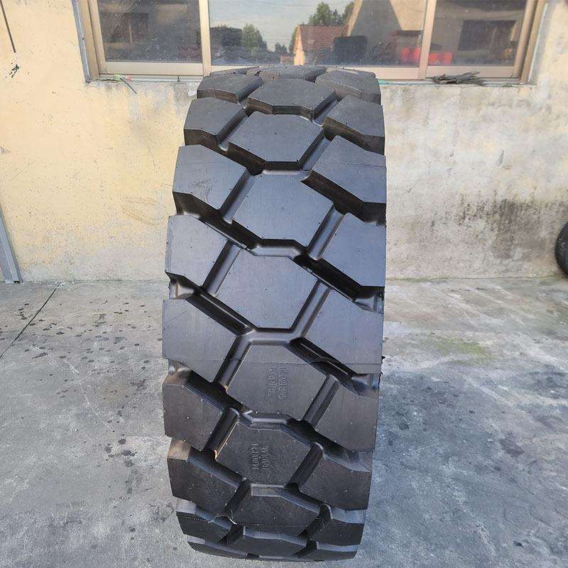 1400R24港口叉车堆高机全钢丝真空工程机械加厚耐磨轮胎