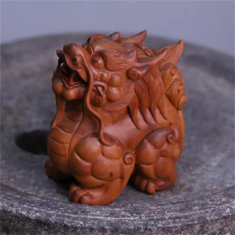 印度老山檀雕刻文玩随身手把件瑞兽麒麟车载办公桌装饰工艺品摆件