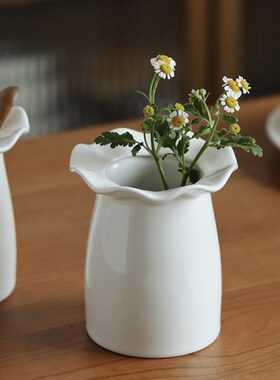 白瓷花瓶简约高级感餐桌陶瓷水养小花瓶客厅摆件插花水培矮花瓶