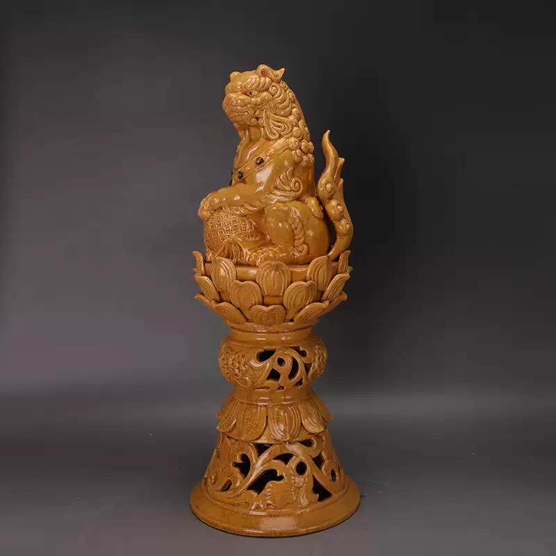 后周柴窑黄釉薄胎雕刻瓷狮子像老物件古玩老货仿古瓷器摆件收藏品