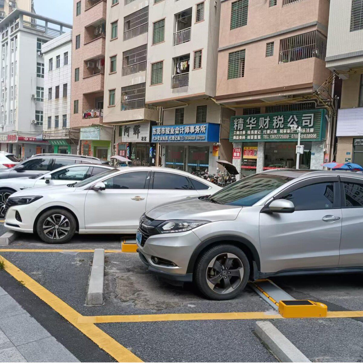贵州路边免布线太阳能车位锁 共享平板扫码付费缴费停车锁厂家