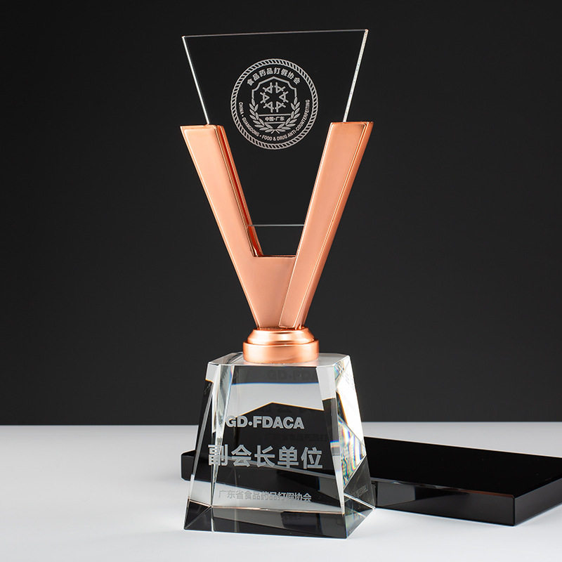 新款V水晶金属奖杯奖牌刻字定 制创意企业优秀员工颁奖礼品摆件