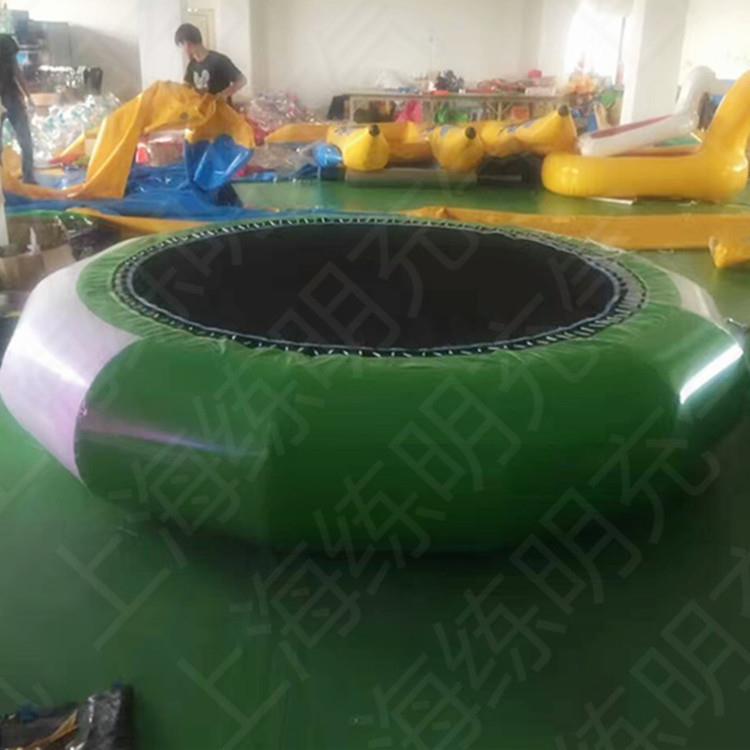 水上蹦床水上蹦蹦床水上跳床充气质保 供应充气水上弹跳床