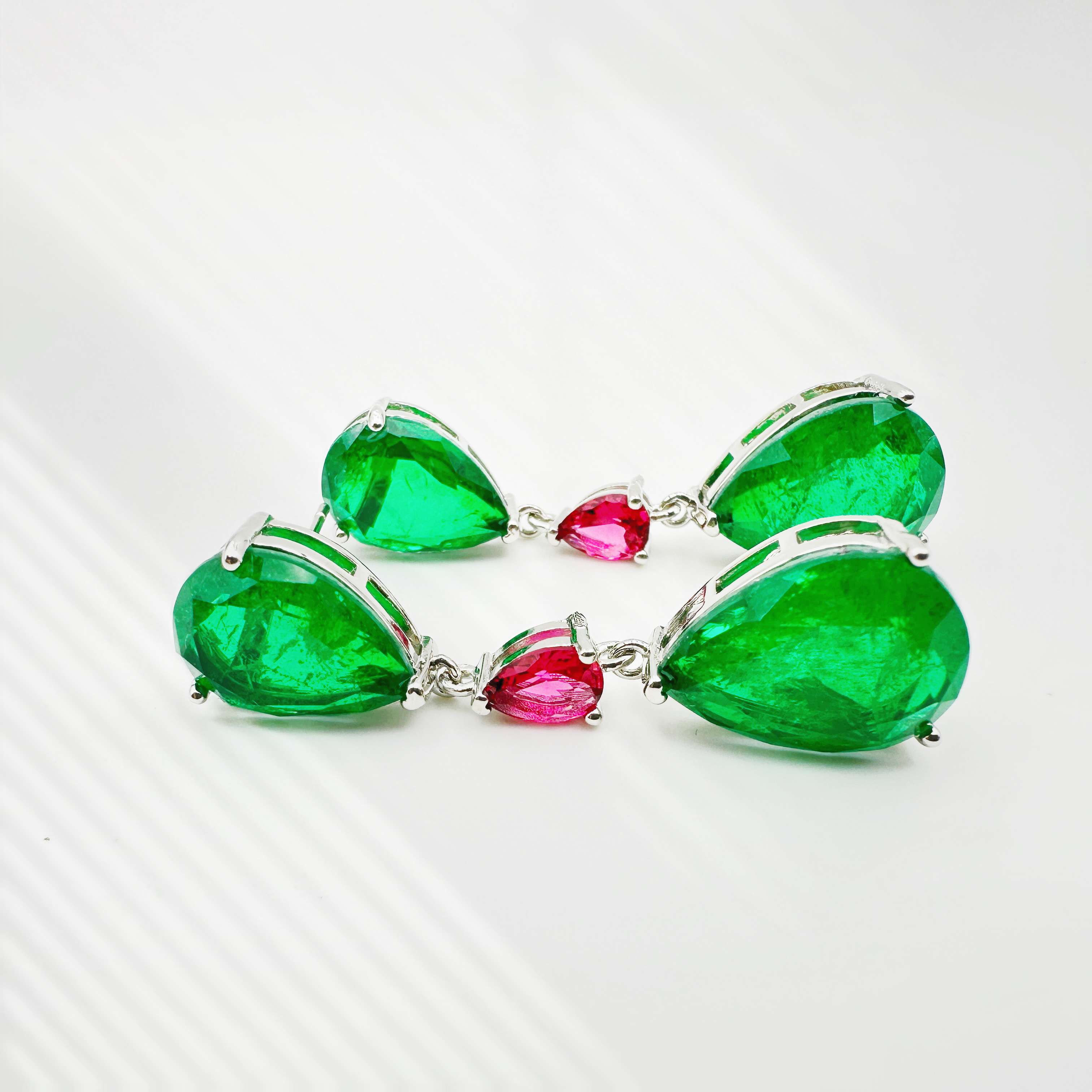 A1-0003 简约百搭绿色吊坠耳钉