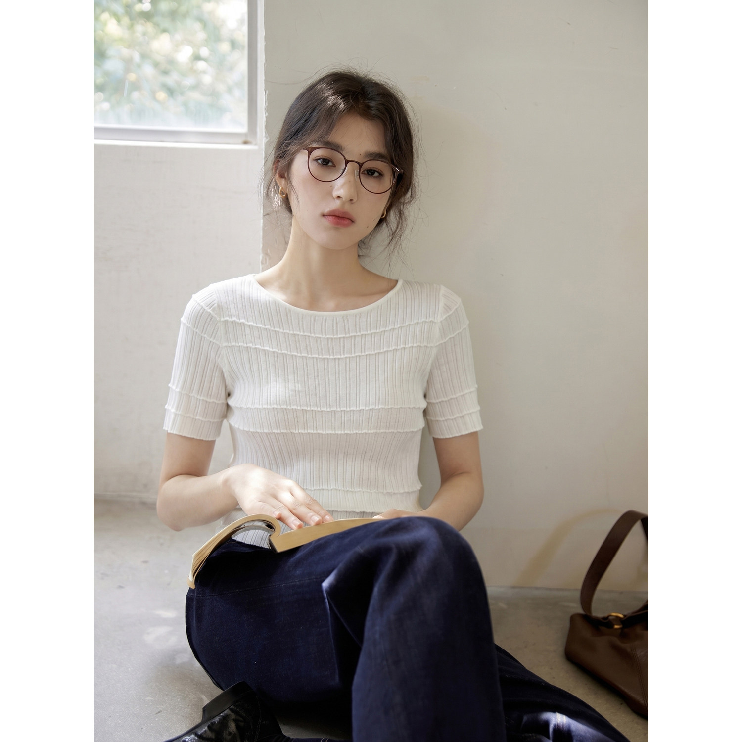 温柔气质白色条纹短袖针织t恤女夏季休闲修身显瘦圆领半袖上衣薄