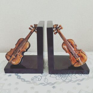 新款复古小提琴书档欧式玄关书立书夹摆件树脂豪华工艺品家居饰品