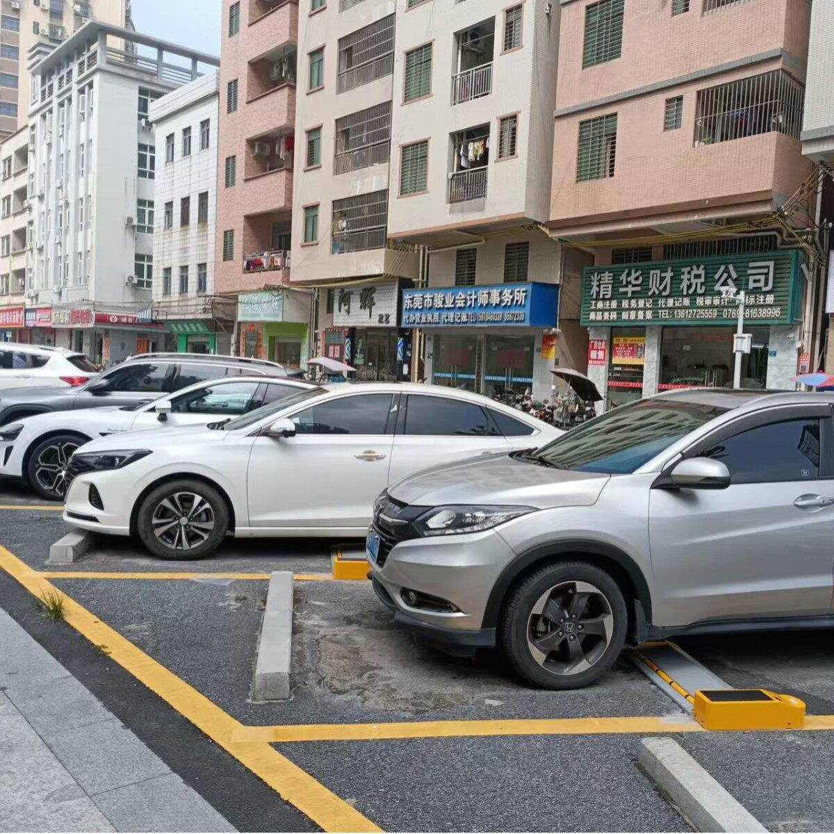 马路边汽车停车锁平板锁停车系统车位锁收费锁扫码锁太阳能车位锁
