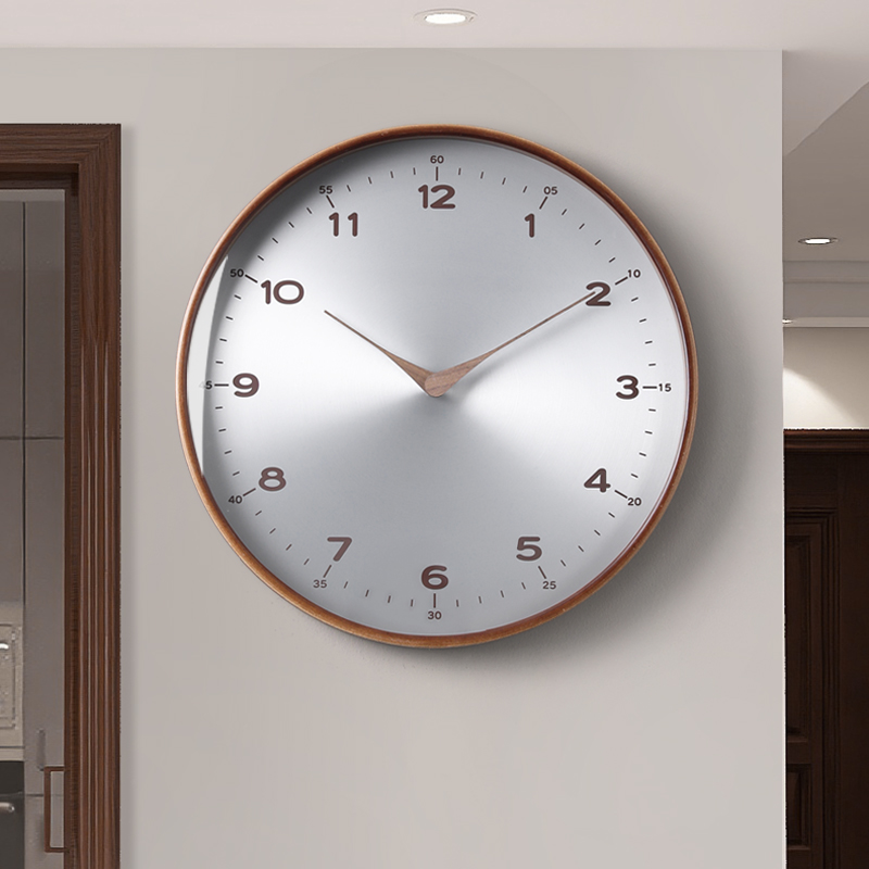 现代简约客厅挂钟2023新款免打孔网红挂墙时钟表轻U奢创意饭厅挂