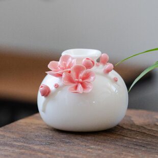 陶瓷手工捏花梅花瓶羊脂玉瓷温润通透小清新花器插梅花瓷器摆件瓶
