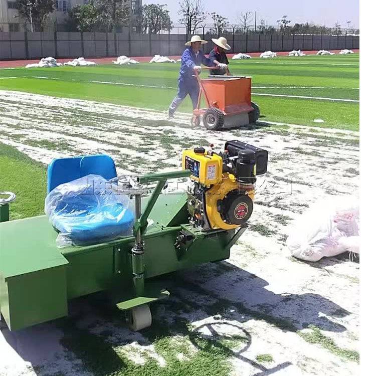 小型座驾式汽油梳草机 电动草坪刷草机 冲砂梳草一体机