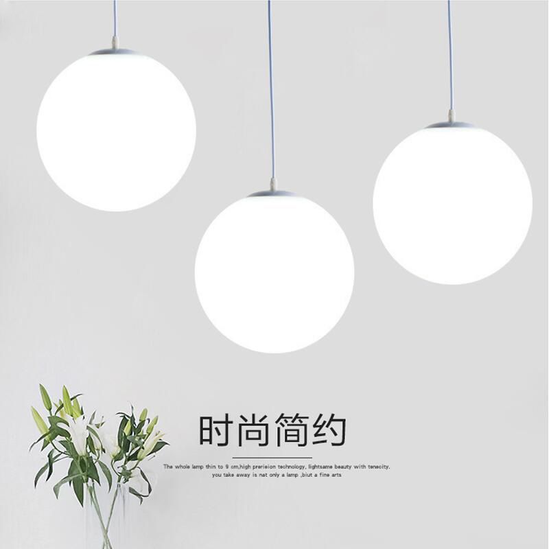 北欧简约餐厅白色单个球形吊灯单头圆形吧台服装店橱窗楼梯过道灯图片