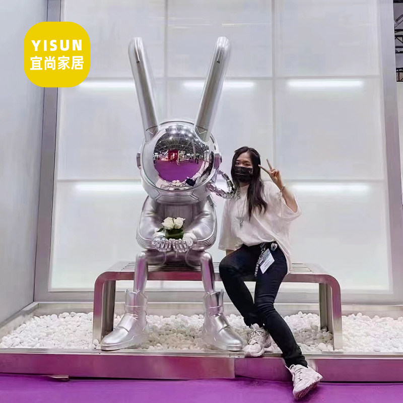 卡通网红robbi月光兔大摆件雕塑大型落地摆件酒店餐厅V酒吧KTV装