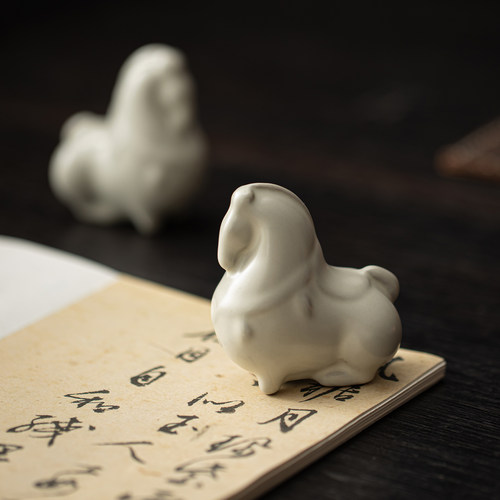 汝窑陶瓷马摆件吉祥物茶宠