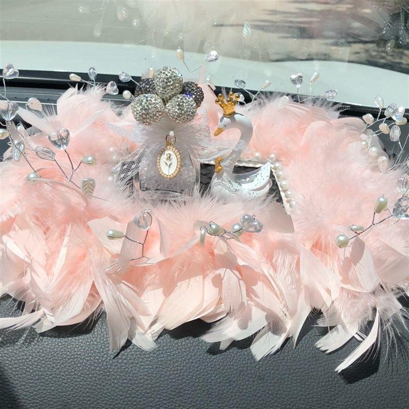 梦幻风镶钻气球粉l毛绒垫车载香薰摆件天鹅车内仪表台装饰品少女