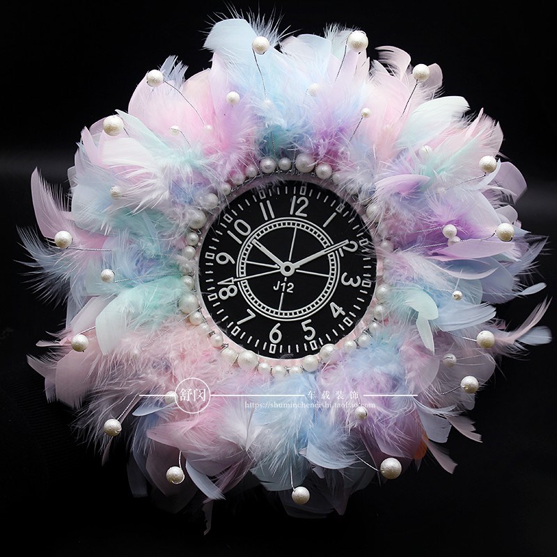 车载仪表台车内饰品摆件防滑垫汽车中控台羽毛珍珠装饰固定置物垫