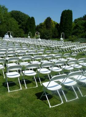 简约轻外白色家用折叠唱椅塑料椅子可折叠户体80907便育场展会演