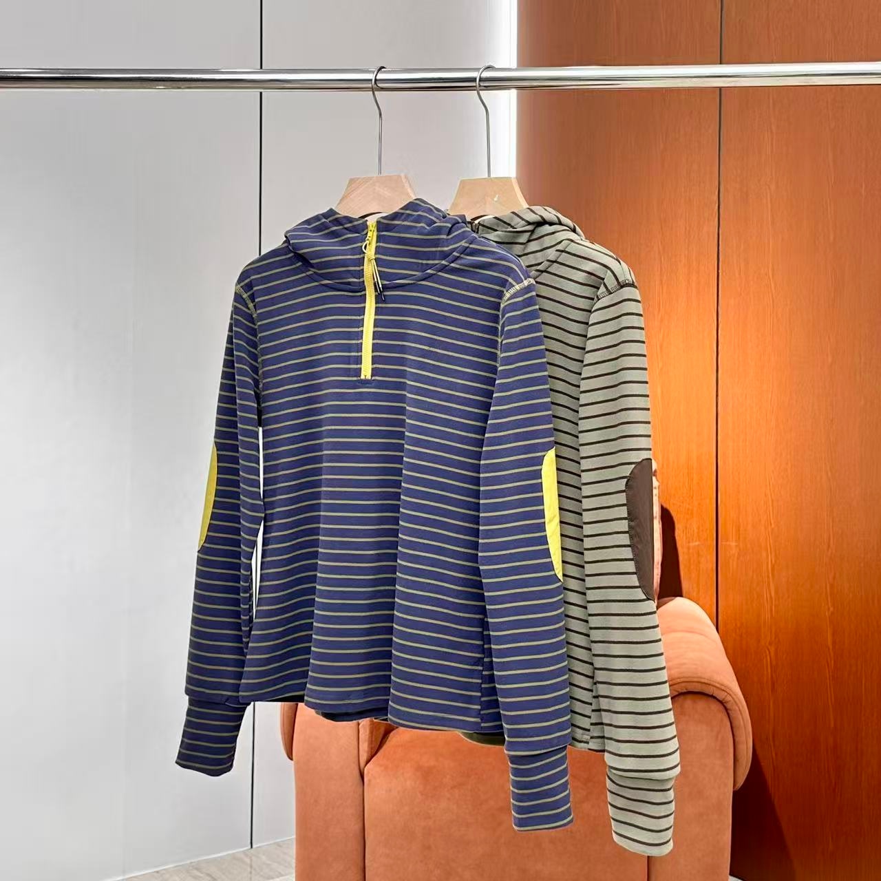 【妍妍粉丝专享】25新款百搭条纹撞色连帽卫衣ONSD2015115707