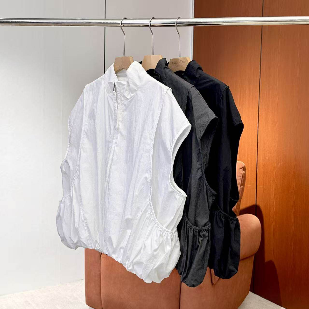 【妍妍粉丝专享】26新款宽松大口袋褶皱立领外套ONWM240636158