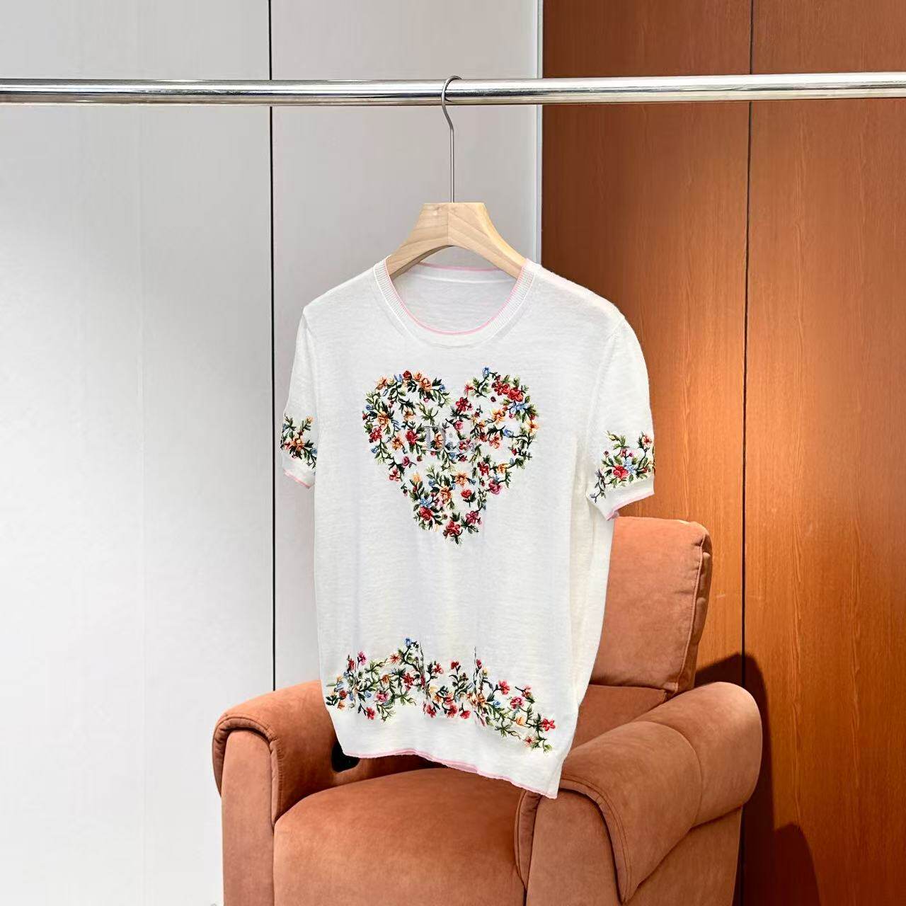 【妍妍粉丝专享】26新款撞色爱心花卉刺绣短袖针织衫ONSM04636155